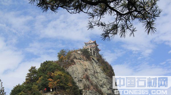 著名旅游景点有仙人洞真人宫景区和擂鼓台自然风景区.